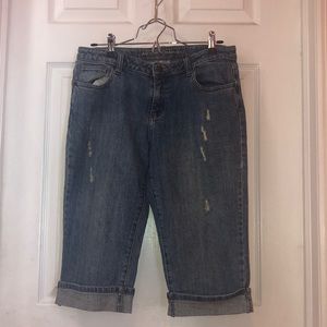 Arizona Jeans distressed bermuda pants. Girls size 14 1/2 plus